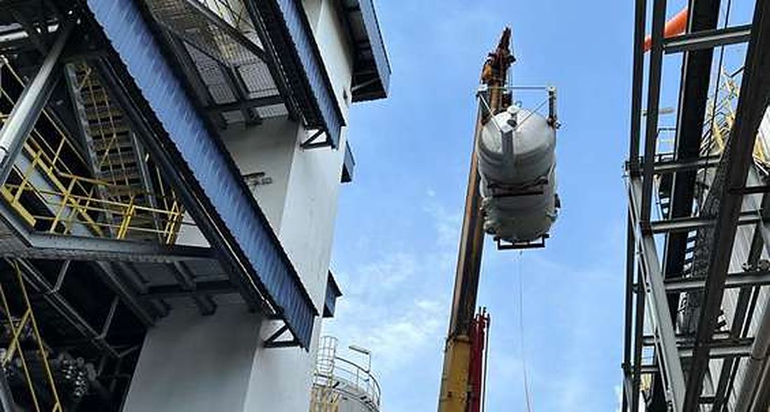 Vessel lifted into position