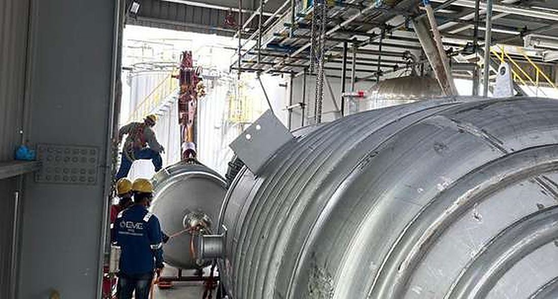 Large vessel installation